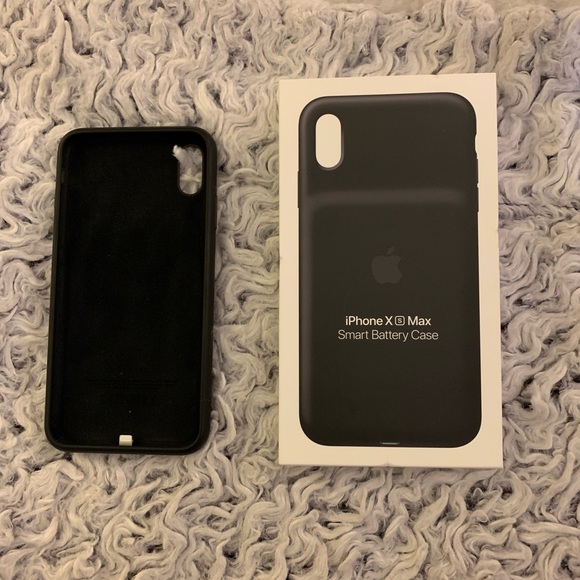 iPhone XS Max black silicon apple charging case - Picture 3 of 4